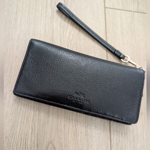 Coach pebble leather bi-fold slim wallet/Wristlet 